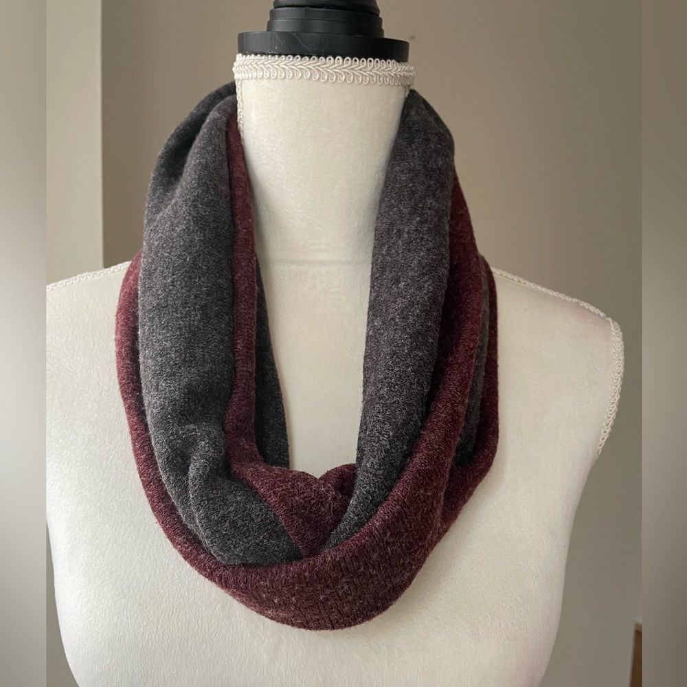 Neck warmer color maroon & grey